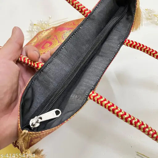 Elegant Traditional Women's Handbag for Every Occasion